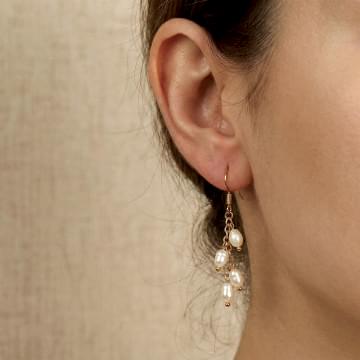 Salkım Model İnci Çelik Küpe – Altın Renkli