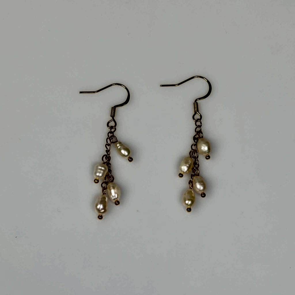 Salkım Model İnci Çelik Küpe – Altın Renkli