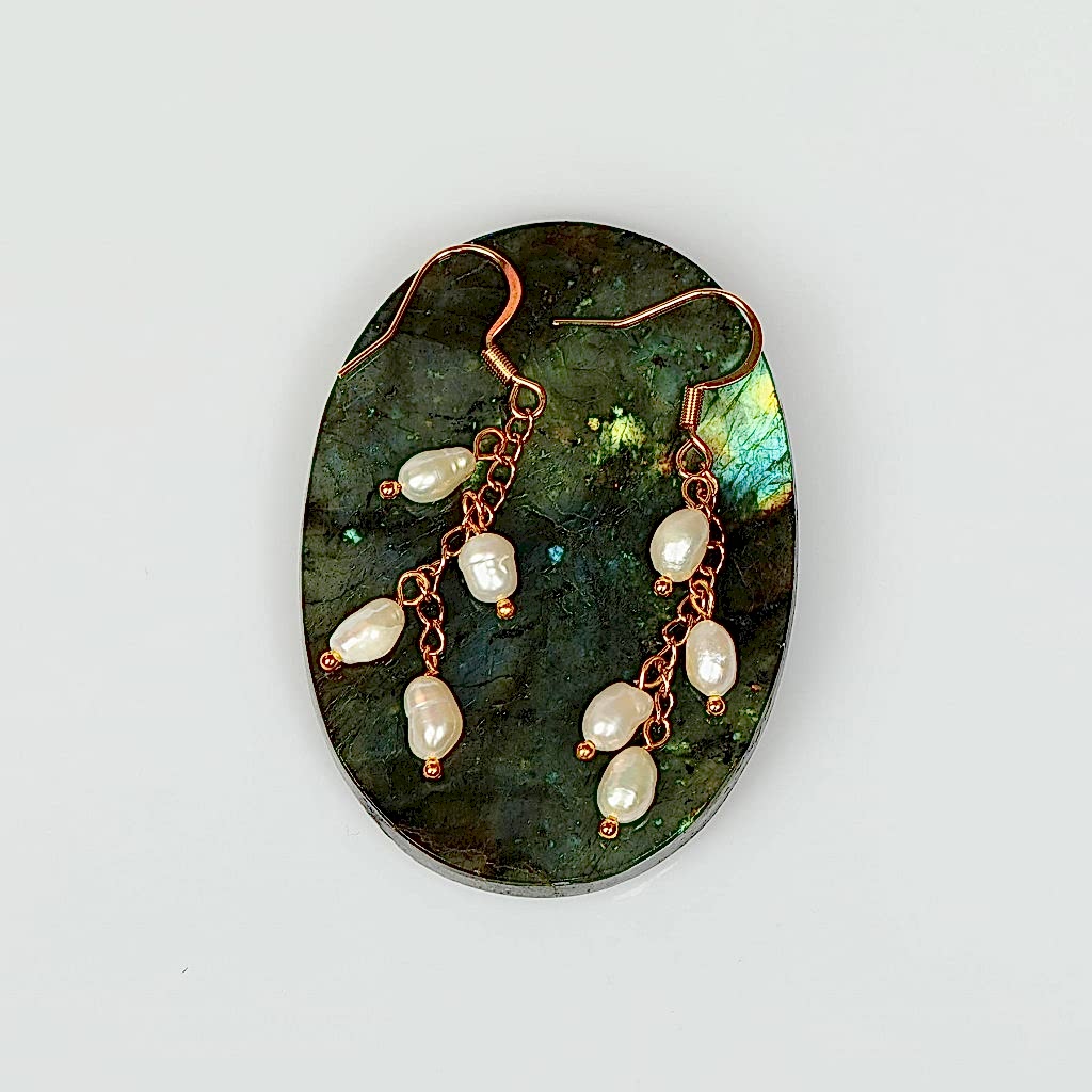 Salkım Model İnci Çelik Küpe – Altın Renkli