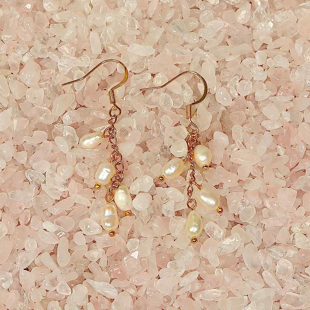 Salkım Model İnci Çelik Küpe – Altın Renkli