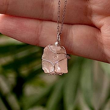 Ham Pembe Kuvars Taşı Gümüş Kolye - Tel Sargılı