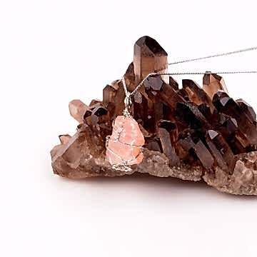 Ham Pembe Kuvars Taşı Kolye - Tel Sargılı