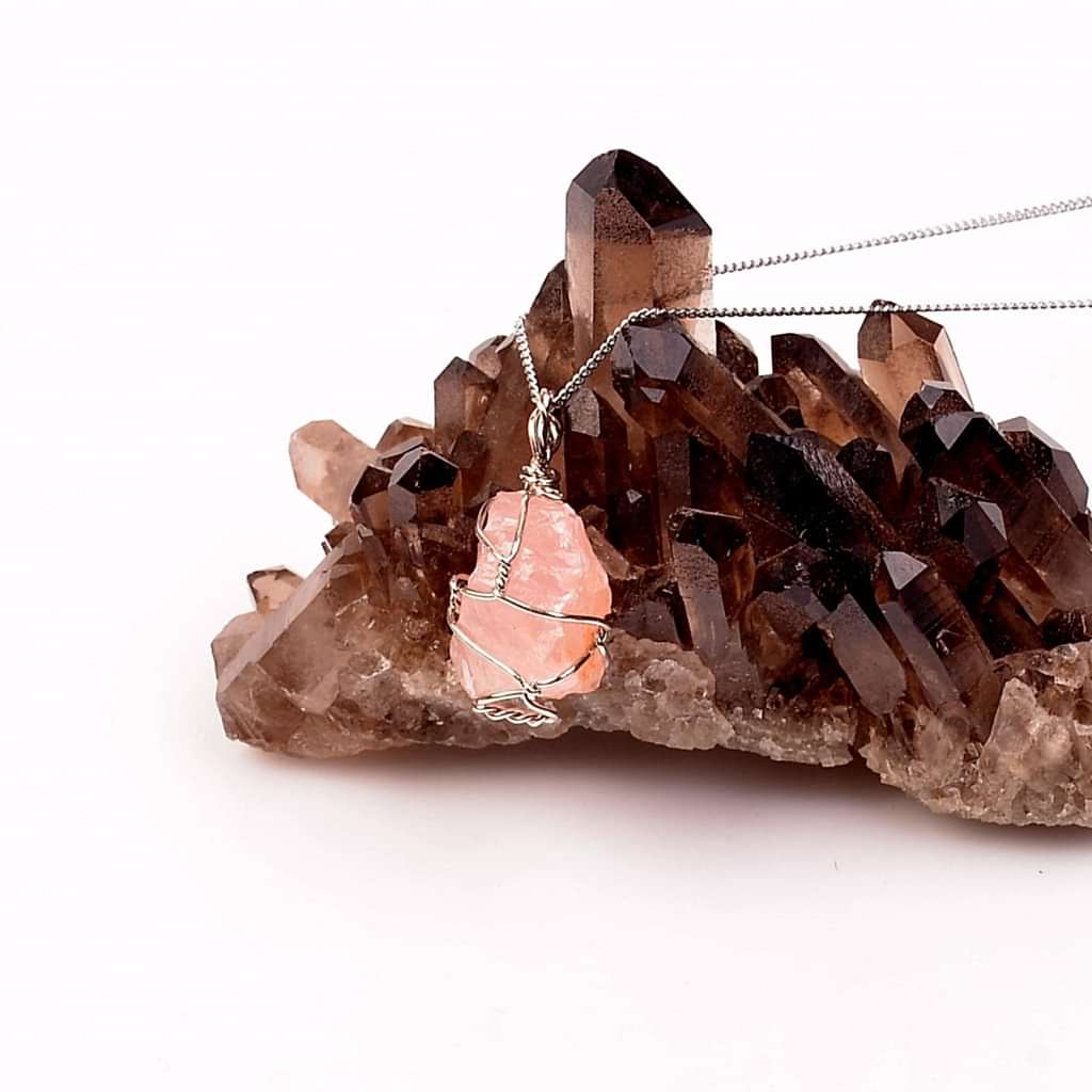 Ham Pembe Kuvars Taşı Kolye - Tel Sargılı Ham Pembe Kuvars Taşı Kolye - Tel Sargılı