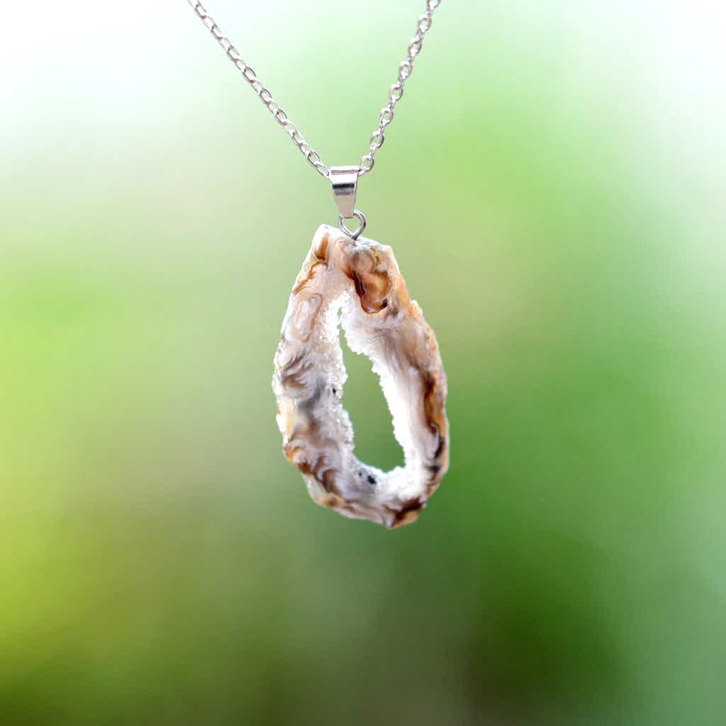 Kalsedon Taşı Çelik Kolye