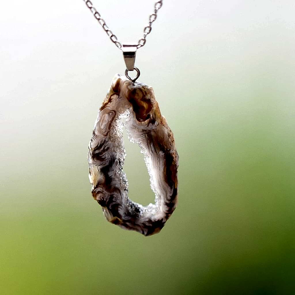 Kalsedon Taşı Çelik Kolye