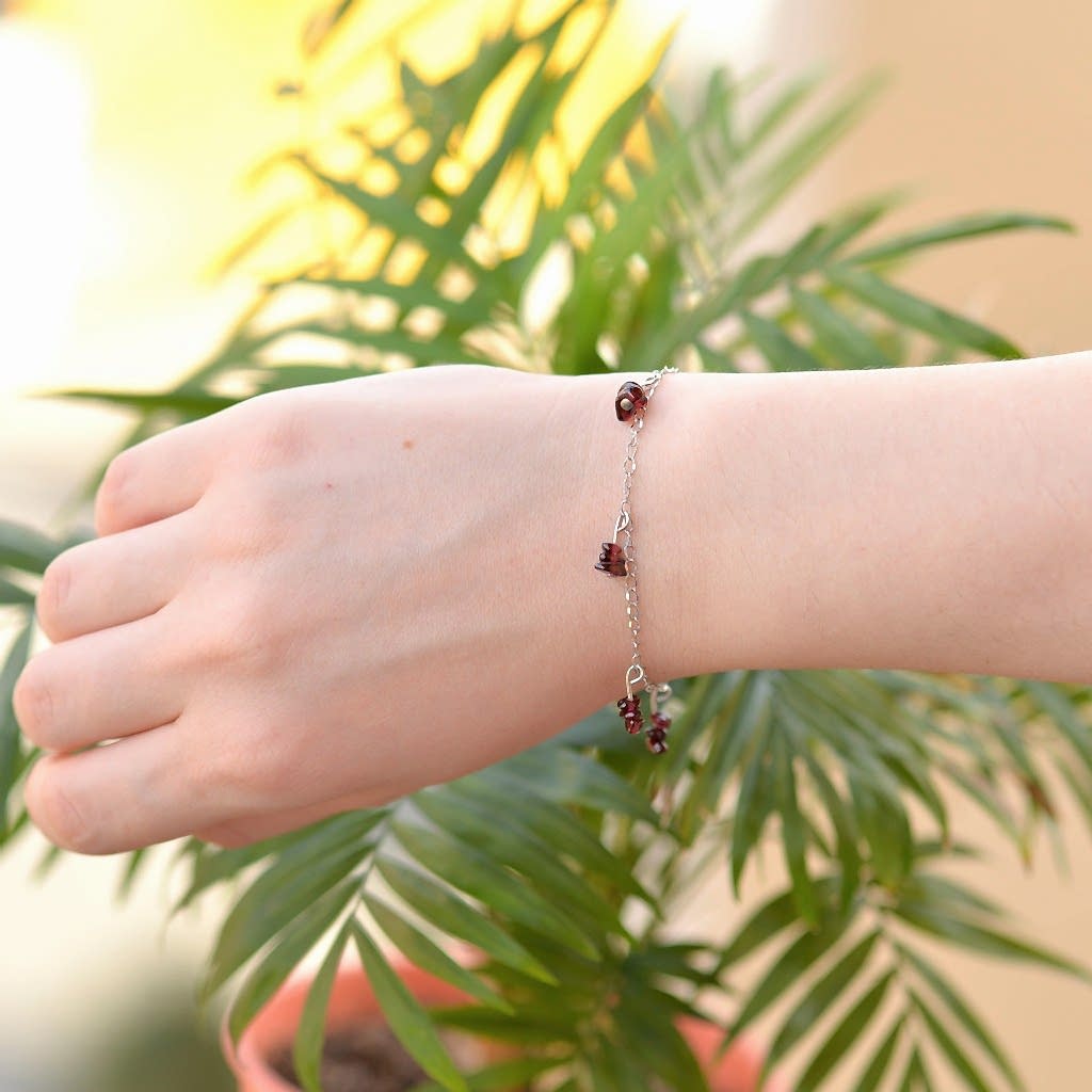 Lal Taşı Bileklik - Kararmz Zincirli ( Garnet Taşı )