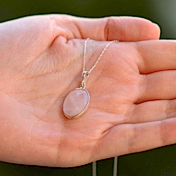 Pembe Kuvars Taşı Gümüş Kolye