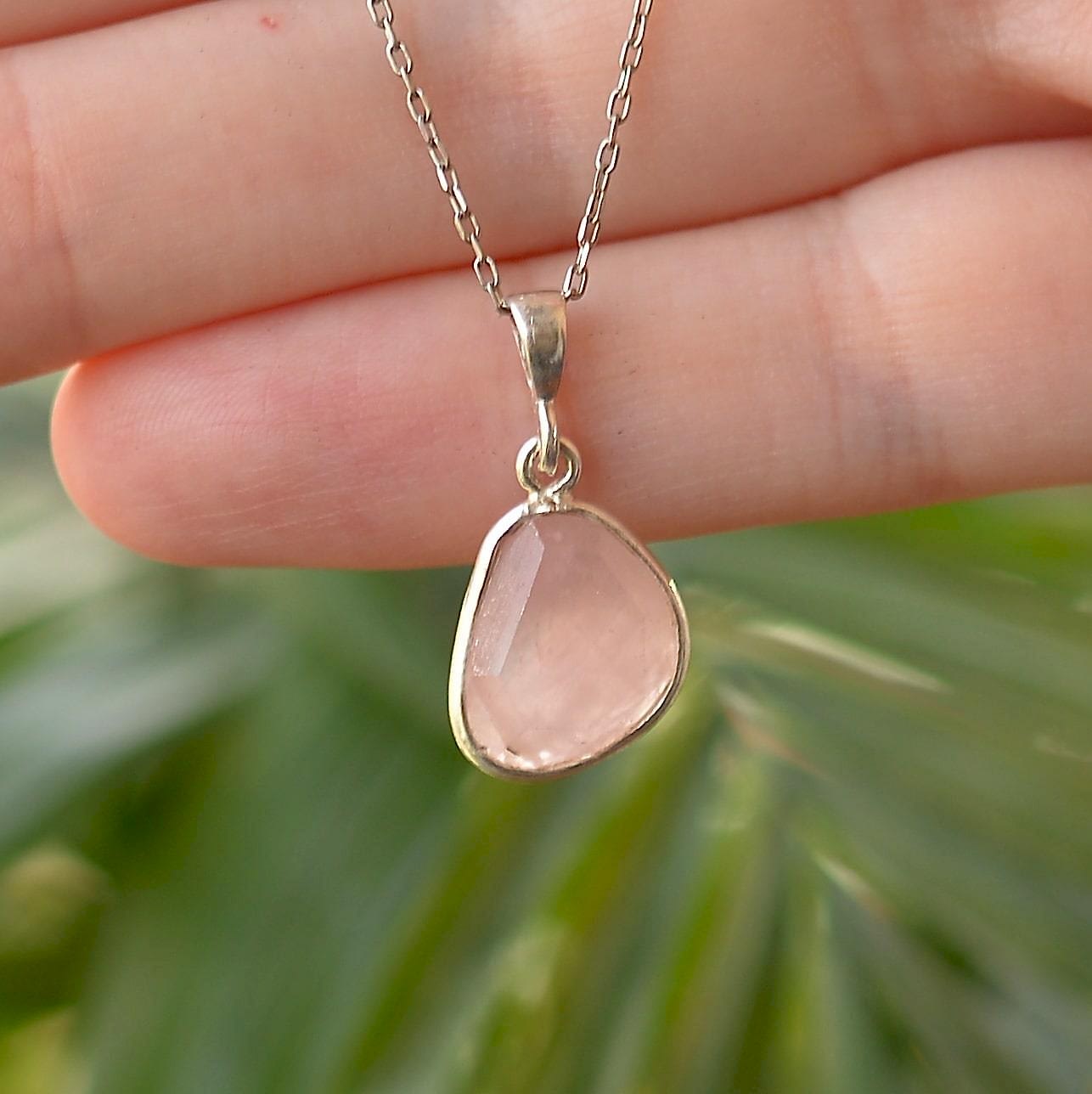 Pembe Kuvars Taşı Gümüş Kolye   Küçük Boy