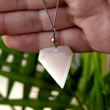 Selenit Taşı Kolye