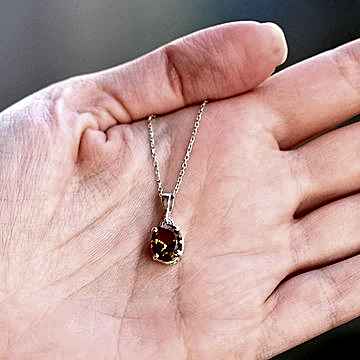 Sentetik Zultanit Taşı Gümüş Kolye ( Işığa Göre Renk Değiştiren Ürün )